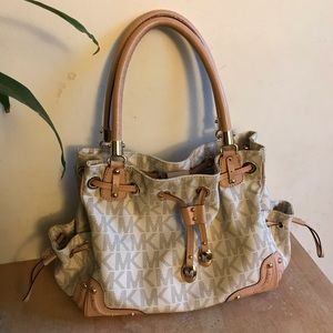 Michael Kors Leather shoulder bag